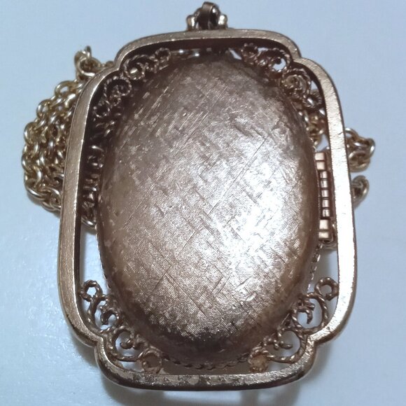 VINTAGE AVON GOLD TONE FILIGREE PENDANT LOCKET NECKLACE / BLUE LAPIS - Picture 6 of 6